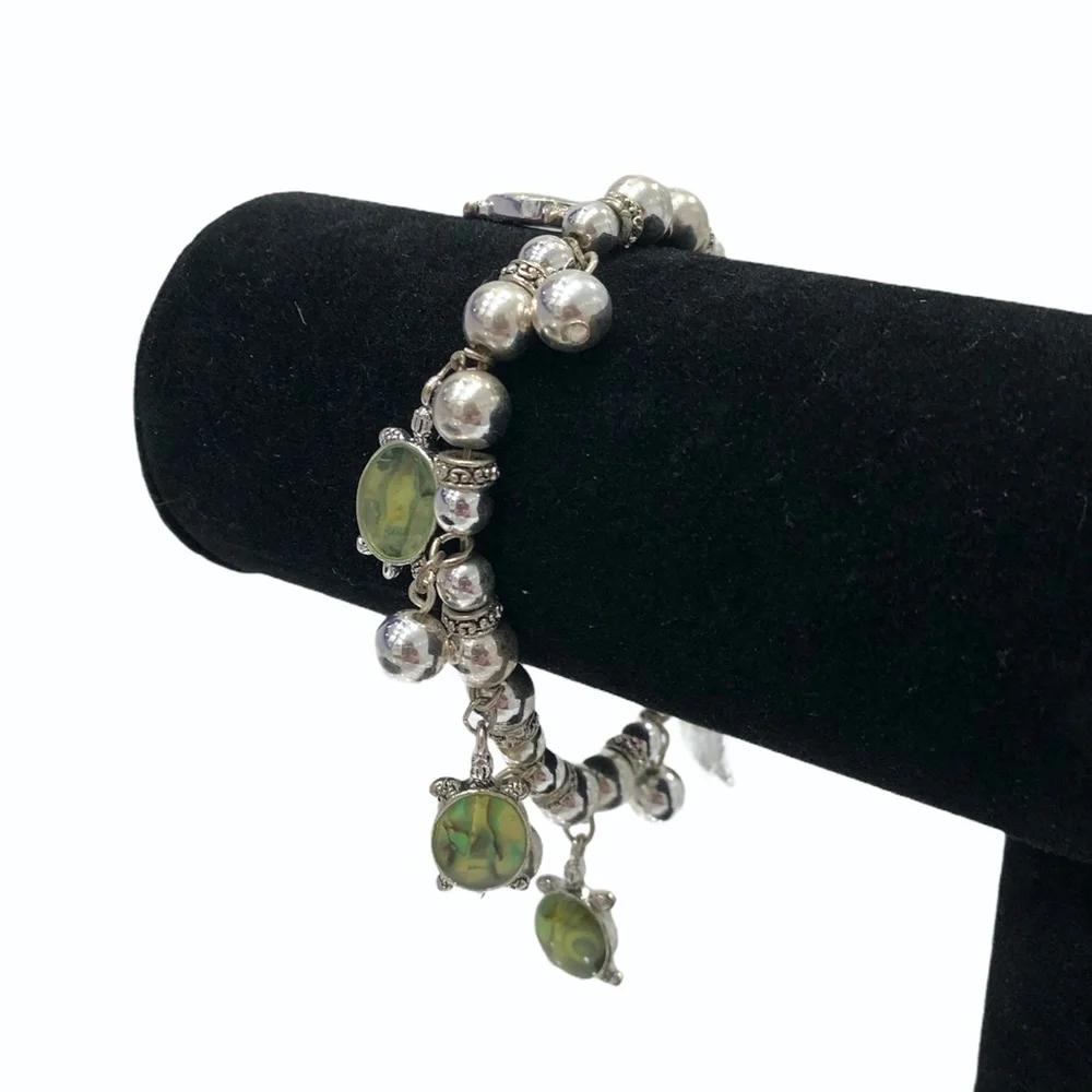 VINTAGE SILVER TONE BEADS & GREEN TURTLE CHARM STRETCH BRACELET